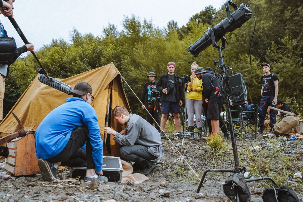 How Background Performers Survive Long Outdoor Shoots
