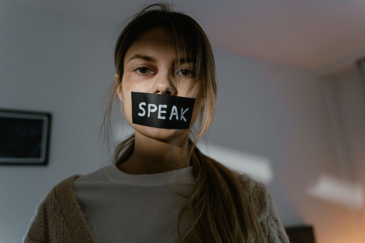 Where Does Your Character Look When Nobody Is Speaking?